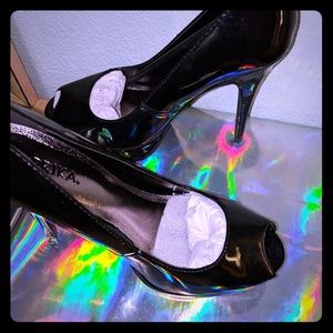 Platform heel black NIB